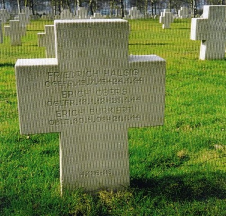 Grave site German Luftwaffe pilot JG 26 in Bourdon,  N-France